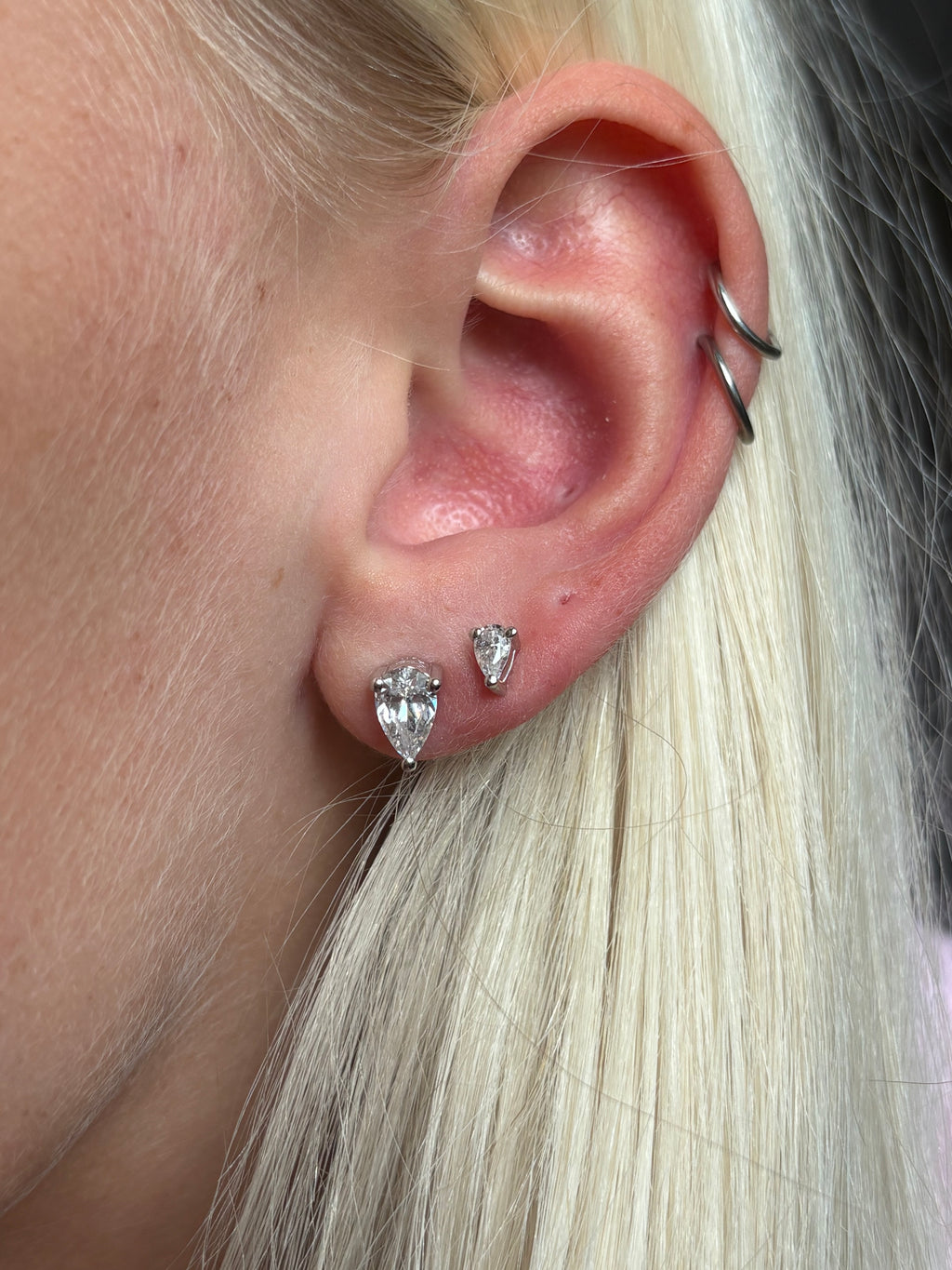 Drip studs Eyrnalokkar