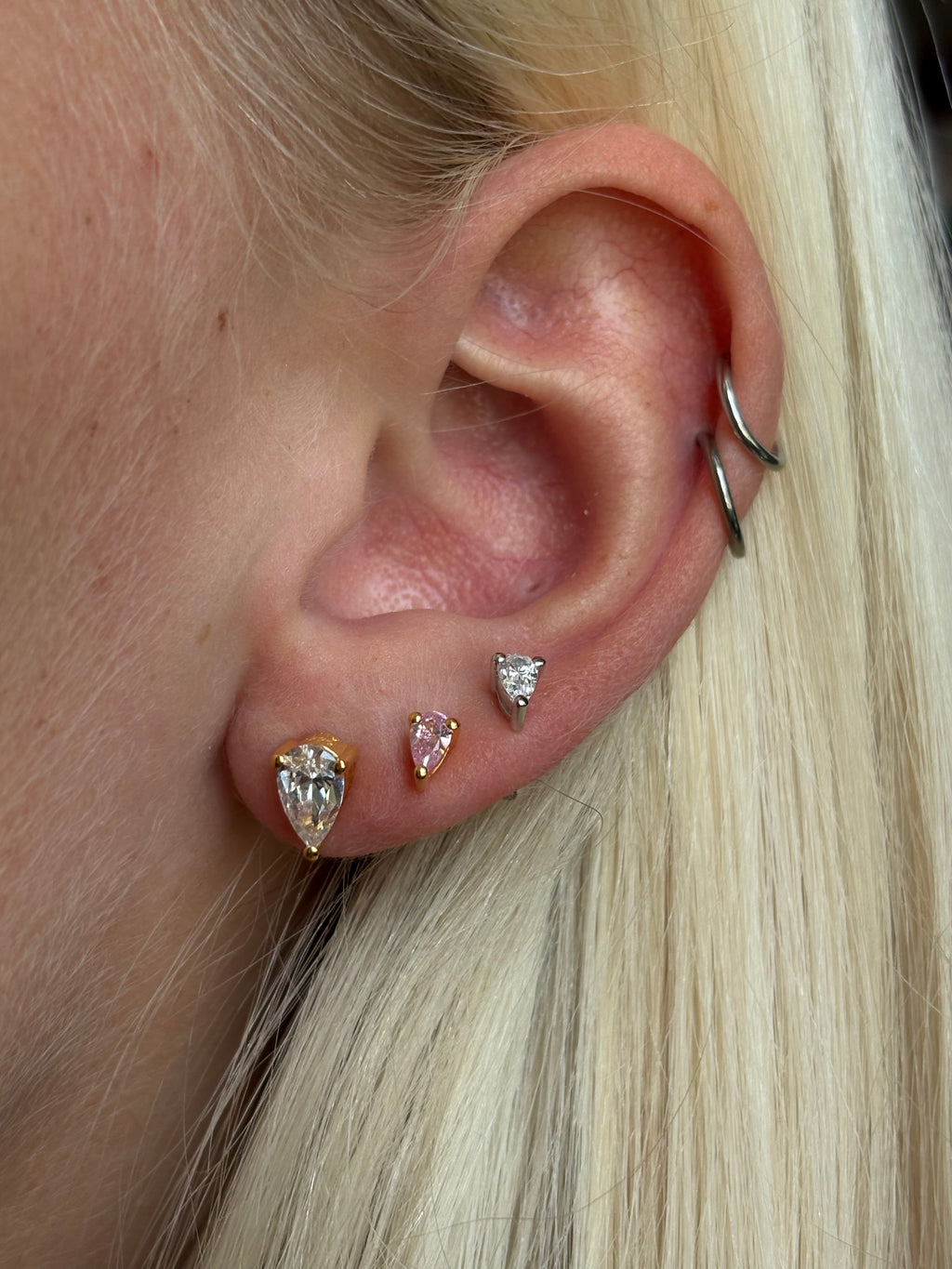 Drip Studs Eyrnalokkar